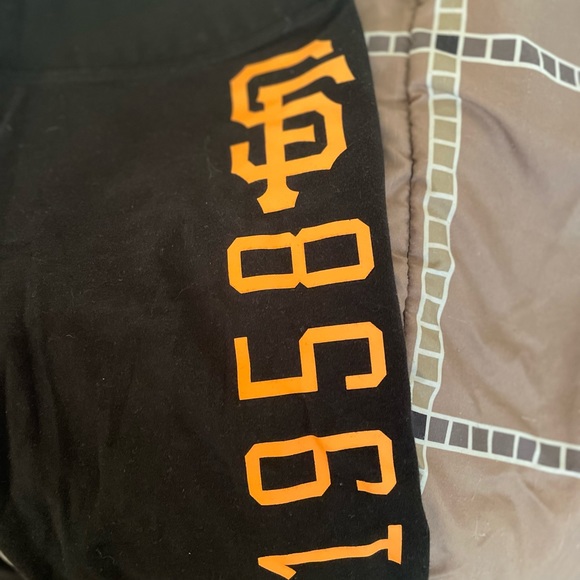 PINK Limited Edition SF Giants Activewear - Picture 5 of 11